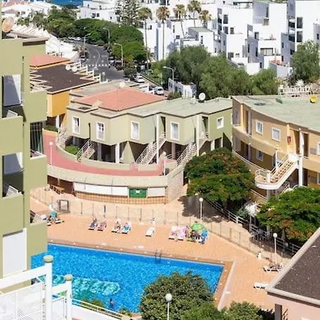 Ocean Holidays House דירה
